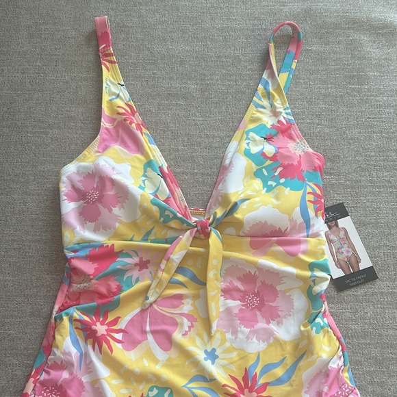 Nicole Miller-piece tie front swimsuit/bathing e Small. NWT. - Picture 3 of 13